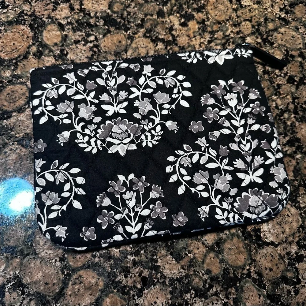 Vera Bradley Cosmetic Case zipper black/white quilted pouch